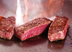 鉄板焼 宮地／ステーキ、肉と日本酒 求人 肉の専門的知識や超熟成肉のノウハウをイチから丁寧に教えます。学びたい方も安心してご応募ください。