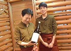 レストランY-wine（わいわい）／株式会社サンティール 求人 いい意味で基本的に自由。ワインの仕入れなども、みんなで話し合って考えています。