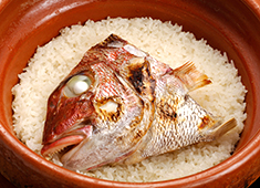 紀州山海 愚庵 丸ビル店 他／株式会社　湯川 求人 新鮮な魚を美味しいかどうかを見極められる目と舌を持っているかが大事。その感覚を銀平では身につけることが出来ます