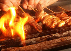 「炭火串焼居酒屋 へちもん」／株式会社 ばろん・ふぃりっぷ 求人 ▲自分たちで考えた料理がお店で提供され、お客様の反応をダイレクトで感じることができます。