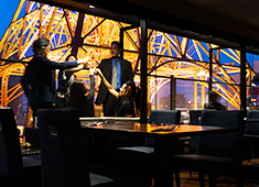 「WAKANUI GRILL DINING■BAR■TOKYO」・「WAKANUI LAMB CHOP■BAR■JUBAN」／アンズコフーズ株式会社 求人 「WAKANUI　GRILL　DINING■BAR■TOKYO」は東京タワー目の前のビルの最上階。夜景は絶景です