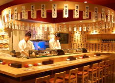 寿司・居酒屋 花火寿司 ミーツ国分寺店（東京レストランツファクトリー株式会社） 求人 オープンカウンターは調理人、寿司職人の醍醐味！接客が得意な人、笑顔が素敵な人など、元気で明るい方大歓迎です。