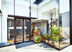 「&éclé（アンドエクレ）」「&éclé le bistro（アンドエクレ ル ビストロ）」／株式会社 パルコ 求人 お店があるのは、ファッション・アート・グルメ…すべてにおいて最先端の街・南青山。