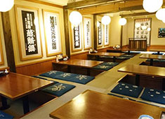 まぐろ人／栄都商事株式会社 求人 立ち喰い・座敷・カウンターとたくさんのパターンあり！