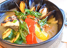 湘南ビストロ SAL Paradise（サルパラダイス）／株式会社 旅食 求人 新しいアイデア・企画も大歓迎です！若手スタッフも多く、コミュニケーション重視でお店を運営しています。