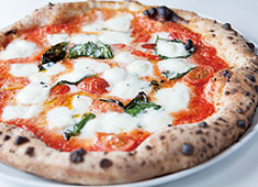 ラ・ピッコラ・ターヴォラ （La Piccola Tavola）   求人 真のナポリピッツァ認定のお店で、生涯の財産となるスキルを学びましょう。