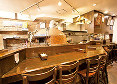 ラ・ピッコラ・ターヴォラ （La Piccola Tavola）   求人 店内はＬＩＶＥ感があり活気ある雰囲気。活躍できるフィールドをご用意しています。