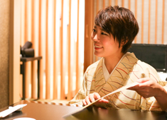 京都つゆしゃぶ CHIRIRI 求人 時間に追われることなく、一組のお客様としっかり向き合い、おもてなしをしていただきます。