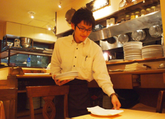PiccoloGrande／株式会社ピッコログランデ 求人 ▲人を喜ばせることが好き。その気持ちがあれば大歓迎！イタリア現地のような、肩肘張らない空間を提供していきましょう！