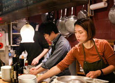 Osteria Bar Ri.Carica（リ・カーリカ）etc.／株式会社タバッキ 求人 正社員は19人！美味しい料理を提供するため、いいサービスをするため、スタッフに比重を置いています。