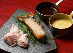 焼肉　にくがとう／株式会社MIso soup 求人 新開発メニューの「至福のエビ肉」等、従来の焼肉店の常識を打ち破る独創的でエンターテイメント性溢れる逸品メニュー。