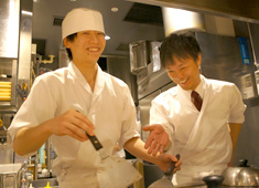 かしわ 渋谷ヒカリエ店・二子玉川ライズ店／ソルト・コンソーシアム株式会社 求人 仕事とプライベートを共に充実させてたい！など、あなたのライフスタイルに合わせた勤務体系はお気軽にご相談ください。