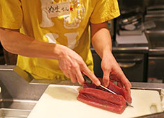 恵比寿 きいもん  求人 毎日、富山から直送される“いい食材”にふれることができます！いい食材に囲まれて成長しましょう！