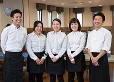 かすみキッチン／株式会社かすみがうら未来づくりカンパニー 求人 みんな仲良くコミュニケーションをとって勤務しています！
