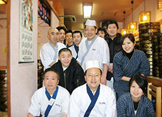 ひさご寿司 求人 スタッフは20代～50代まで幅広く活躍中！年の近いスタッフがいるのは安心して働ける環境の1つでは？