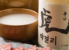 一頭買焼き肉・本場韓国料理　玄／株式会社 ゲンフーズサービス  求人 焼酎だけでなくマッコリ・韓国焼酎等も取り揃え、あなたの知らないお酒にも出会えるかも！