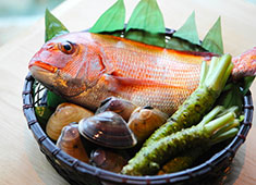 寿司 権八（ごんぱち） 求人 扱う食材には強いこだわりを持っています。しっかり良いものを見分けられる目も養ってください。