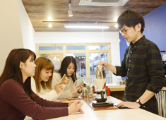東京ベルエポック製菓調理専門学校 求人 カフェのサービス講師も募集しています！