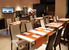 株式会社シマックス（RYU） 求人 明るい店内とフロアによってガラッと異なる雰囲気が魅力。
