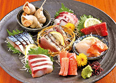 有限会社千味／【A】とんかつ 福田家 　【B】旬魚・旬味・地酒 福田家 求人 B「旬魚・旬味・地酒 福田家」お酒に合う料理を軸にお通し、焼物、揚物などコストパフォーマンスを重視した料理がズラリ