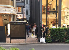 銀座 篝(かがり) 求人 1号店オープン時の行列風景。最長で200メートルの行列ができた伝説を持ってます。