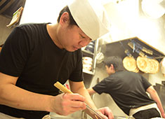 沙伽羅（さがら）、他／株式会社観世水 求人 20～40代まで幅広く活躍中！
夢見る若手も頑張っていますよ！