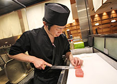 宮崎料理 万作／HYアンドパートナーズ株式会社 求人 和食・居酒屋での調理経験者の方は大歓迎！給与設定も高めにしています！
