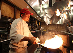 MONSOON CAFE たまプラーザ／株式会社グローバルダイニング【東証二部上場】 求人 基本的な飲食経験をお持ちの方は女性も男性も大歓迎！月給30万円以上で入社可能です！