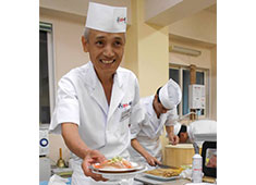回し寿司 活／株式会社 活美登利 求人 50代、60代のベテラン社員も活躍中！パートナー社員制度もあります。