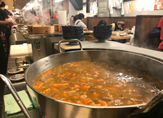 やきとんエイト 船橋駅前店（東京レストランツファクトリー株式会社） 求人 株式上場を目指し月8日休や時間外手当支給を実現。前職給与考慮、ポジション等は面接にてご相談ください。