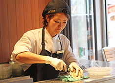 Ostrea（オストレア）/株式会社バル.ジャパン 求人 メニュー企画や商品開発も各店舗に権限があります！こんな料理がやりたい！料理人さんの企画・提案も大歓迎です！