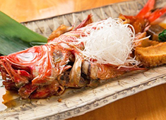 「炭火串焼 けむり」「魚きんめ」「和食ごしき」「かんてら」／株式会社 けむり 求人 高級和食をリーズナブルに食べて欲しいという思いから誕生した「魚きんめ」