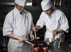 Dining Restaurant 次元／【セレモニーグループ】株式会社 埼玉冠婚葬祭センター 求人 安定性ある企業母体のもと、高級感あふれる店舗で、おもてなしのスキルを磨き上げませんか。