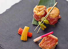 Dining Restaurant 次元／【セレモニーグループ】株式会社 埼玉冠婚葬祭センター 求人 和モダンに包まれた高級料亭のようなプライベート空間もございます。お米を使った和の繊細な美しい彩りでおもてなし