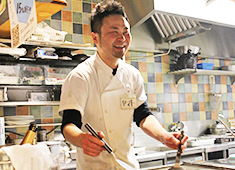 「ワイン 酒場 oriori」／株式会社オリエンタル 求人 ▲毎日市場で買いつけるオススメ食材を、自分の言葉で伝えられる！料理人冥利に尽きます！