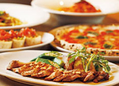 RIGOLETTO BAR AND GRILL／株式会社HUGE 求人 健康にも配慮した「ALL NATURAL ＆ NO MSG」の料理。