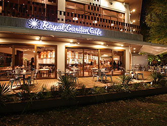 A「ピンクベリー」 B「Royal Garden Café（ロイヤルガーデンカフェ）」／アールアンドケーフードサービス株式会社 求人