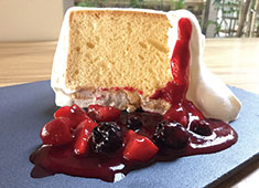 SobaとCafe「SHODAI」※新店舗開業準備室 求人 フルーツをふんだんに使ったパフェやケーキを提供。