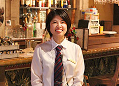 「MONSOON CAFE  舞浜イクスピアリ」「MONSOON CAFE ららぽーとTOKYO-BAY」／ 株式会社グローバルダイニング【東証二部上場】 求人 基本的な飲食経験をお持ちの方は女性も男性も大歓迎！月給30万円以上で入社可能です！