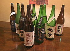 三陸　漁灯 求人 壁にはずらっとメニューが並んでいます。