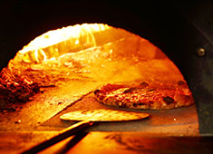 KEVELOS株式会社／PIZZA KEVELOS（ケベロス） 求人 ▲ピッツァの中でもチーズを使わないトマトとニンニクだけの極めてシンプルなピッツァ：マリナーラが一押し！