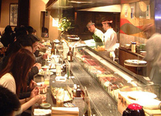 Sashimi Dining 魚浜アンドバル（魚浜グループ） 求人 ★社会保険完備、寮完備、週休2日OKなど環境の充実です！働きやすさをお求めの方も、ぜひお会いしましょう！