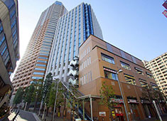 お肉酒場GINZA-TEI with長州力（エス・ピー広告株式会社※新ブランド開業準備室） 求人 お店は飯田橋駅前徒歩2分の好立地。会社員、学生、家族連れと幅広いターゲットが狙えます。