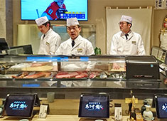 ありそ鮨し／株式会社雄島館 求人 活気溢れる店内で元気に働いてみませんか！やりがいはお約束します！