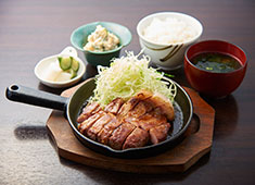 （仮称）めし処 ざくろ、とどろき三丁目五番地、他／株式会社SEASONING（シーズニング） 求人 料理の幅の広さも定食業態ならでは！いろいろな業態の調理経験を活かせます。