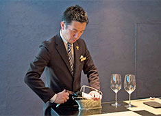 鉄板焼 銀明翠 GINZA／株式会社マースプランニング 求人 ワインや日本酒、その他飲料に興味がある方もご安心ください。ソムリエや利酒師が在籍しています。