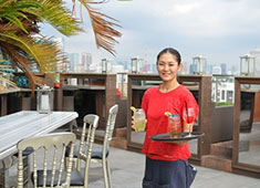 Hacienda del cielo（アシエンダ デル シエロ）／株式会社HUGE 求人 平均年齢26才程、若手スタッフがたくさん活躍しています！