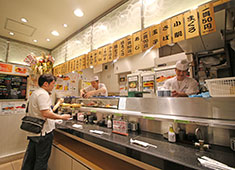 株式会社 梅丘寿司の美登利総本店　新店準備部門 求人 池袋Echikaにお店を構える既存店「立喰 美登利」。