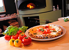 PIZZAMAN KURURI／株式会社 愛彩畑 求人 地元の食材を活かしたメニューを取り揃えています。新メニューの考案なども大歓迎。