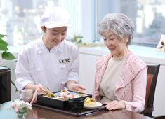 株式会社LEOC（レオック） 求人 【高齢者施設】
入居者様にとって食事は生活の中心であり、日々の楽しみの一つ。だからこそ食の感動を大切にしたい。